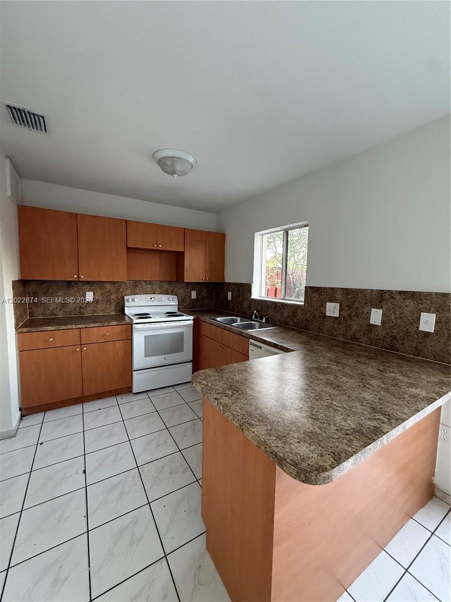 18615 NW 84th Pl # 1, Hialeah FL 33015 photo 2