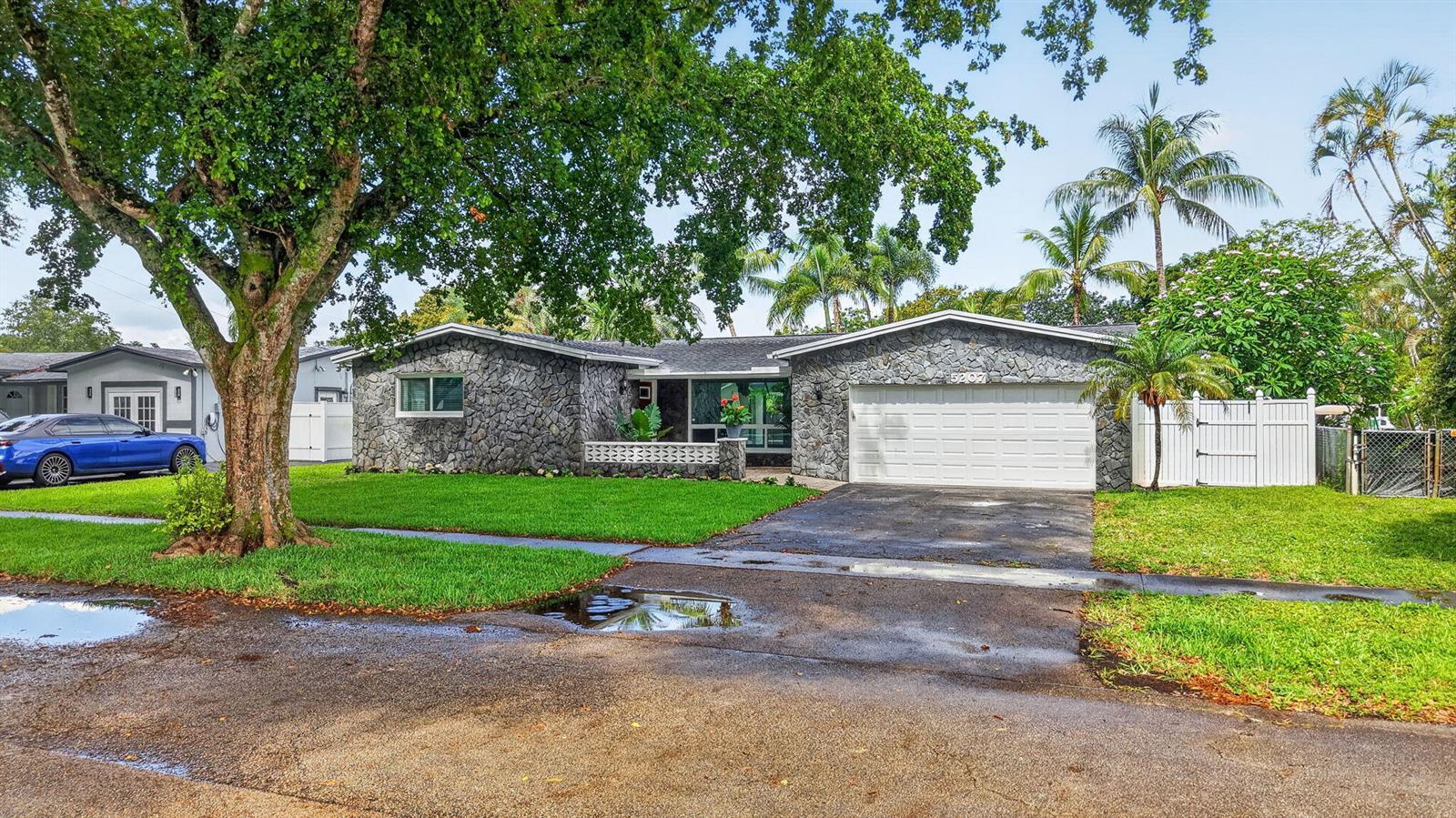 5207 SW 91st Terrace, Cooper City FL 33328 photo 2