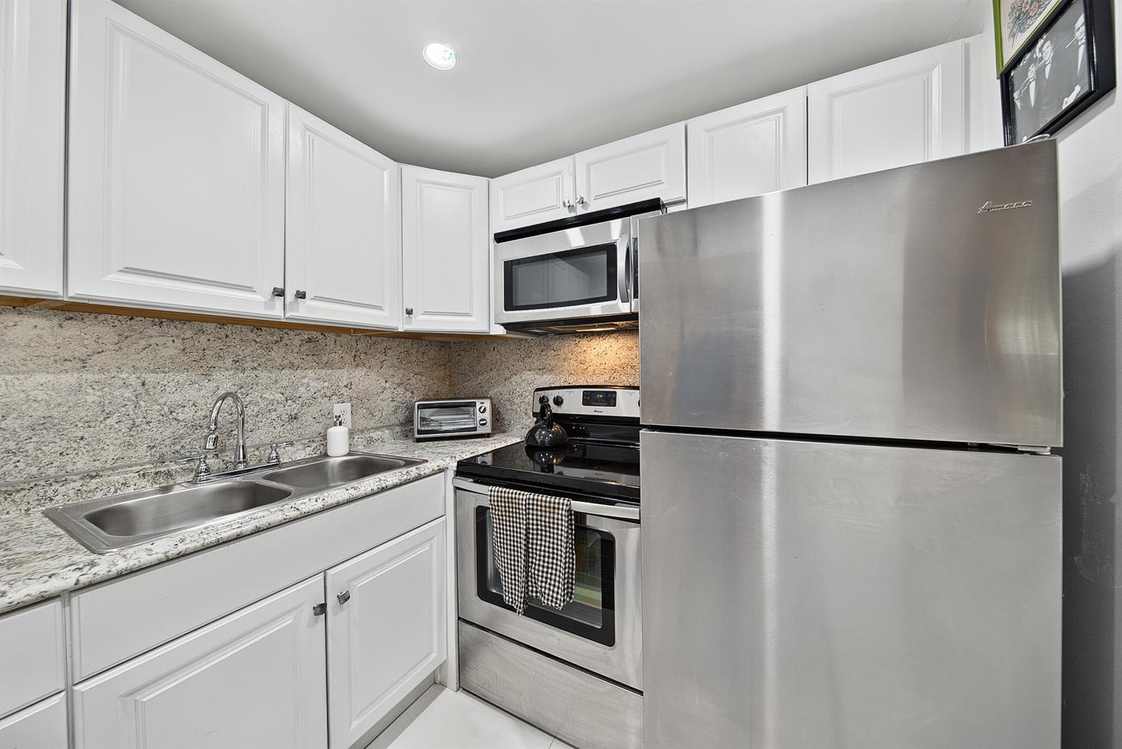 96 Fanshaw C, Boca Raton FL 33434 photo 5
