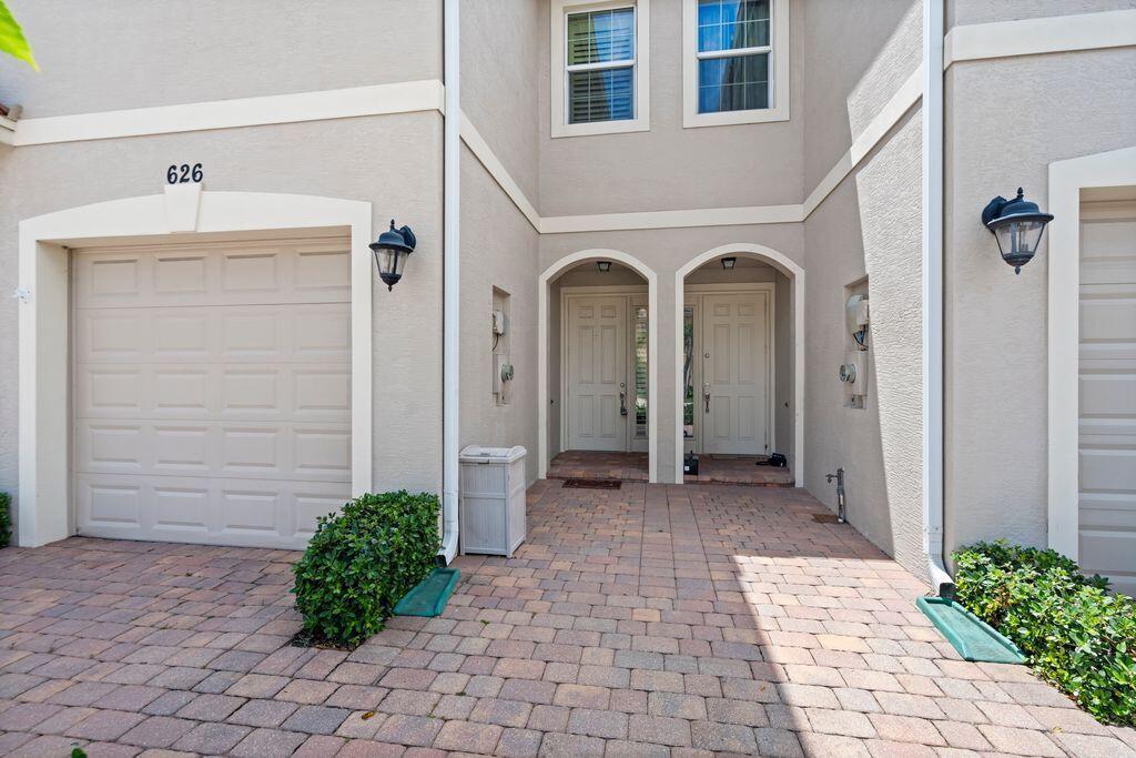 626 SW Glen Crest Way, Stuart FL 34997
