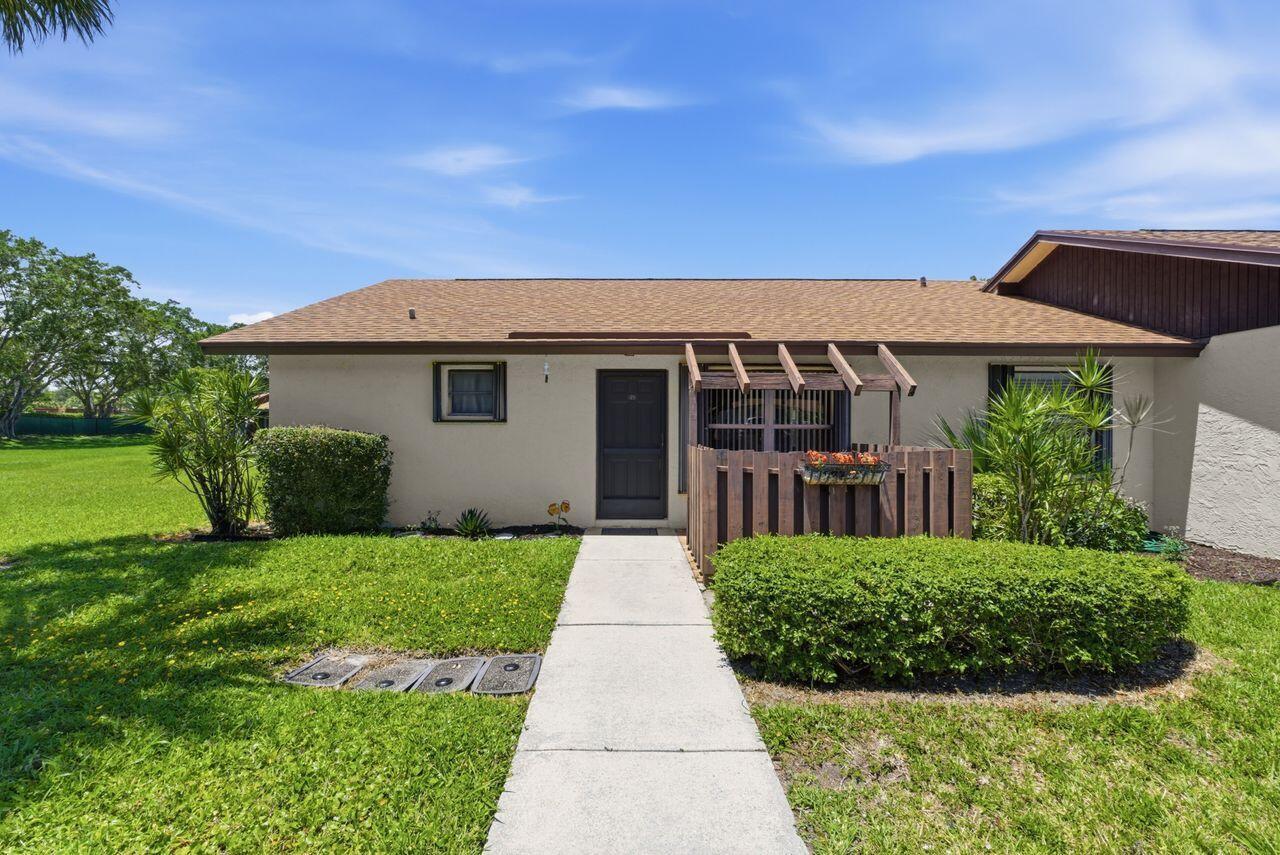 21 Vía De Casas Norte, Boynton Beach FL 33426