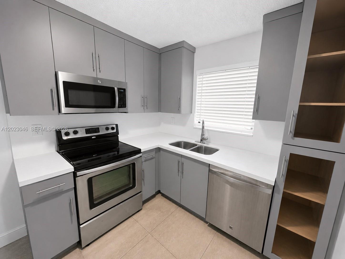 811 NW 6th Ave # 4, Pompano Beach FL 33060 photo 3