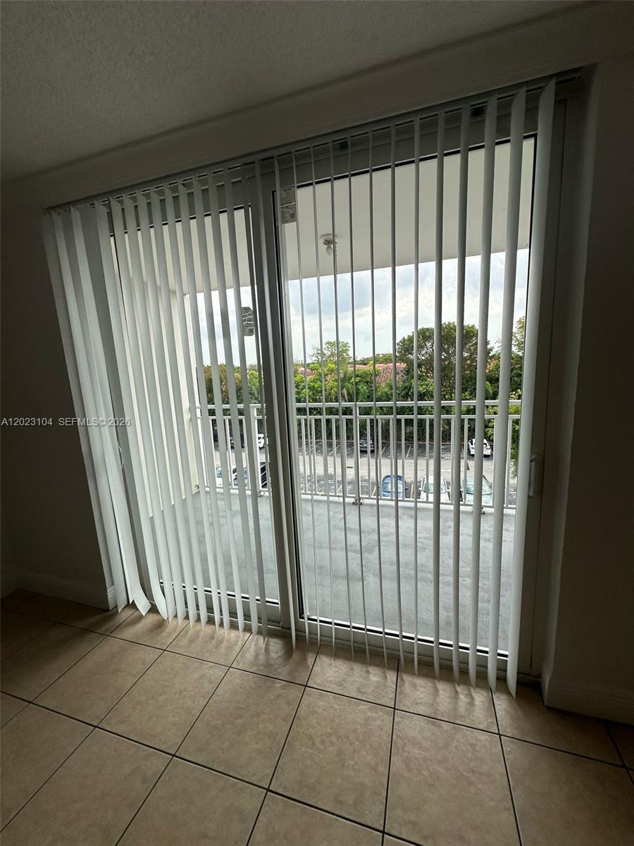 6930 Miami Gardens Dr # 408, Hialeah FL 33015 photo 4