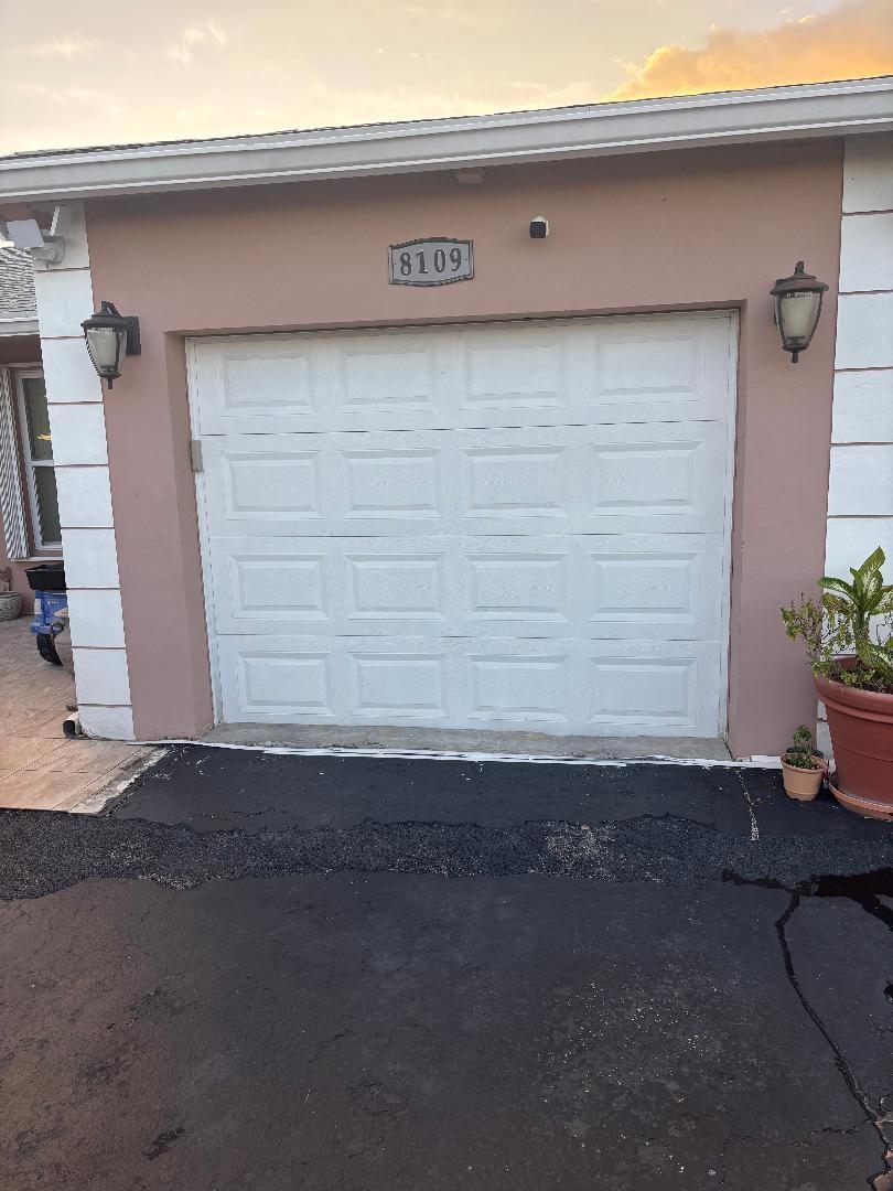 8109 NW 74th Terrace, Tamarac FL 33321 photo 2