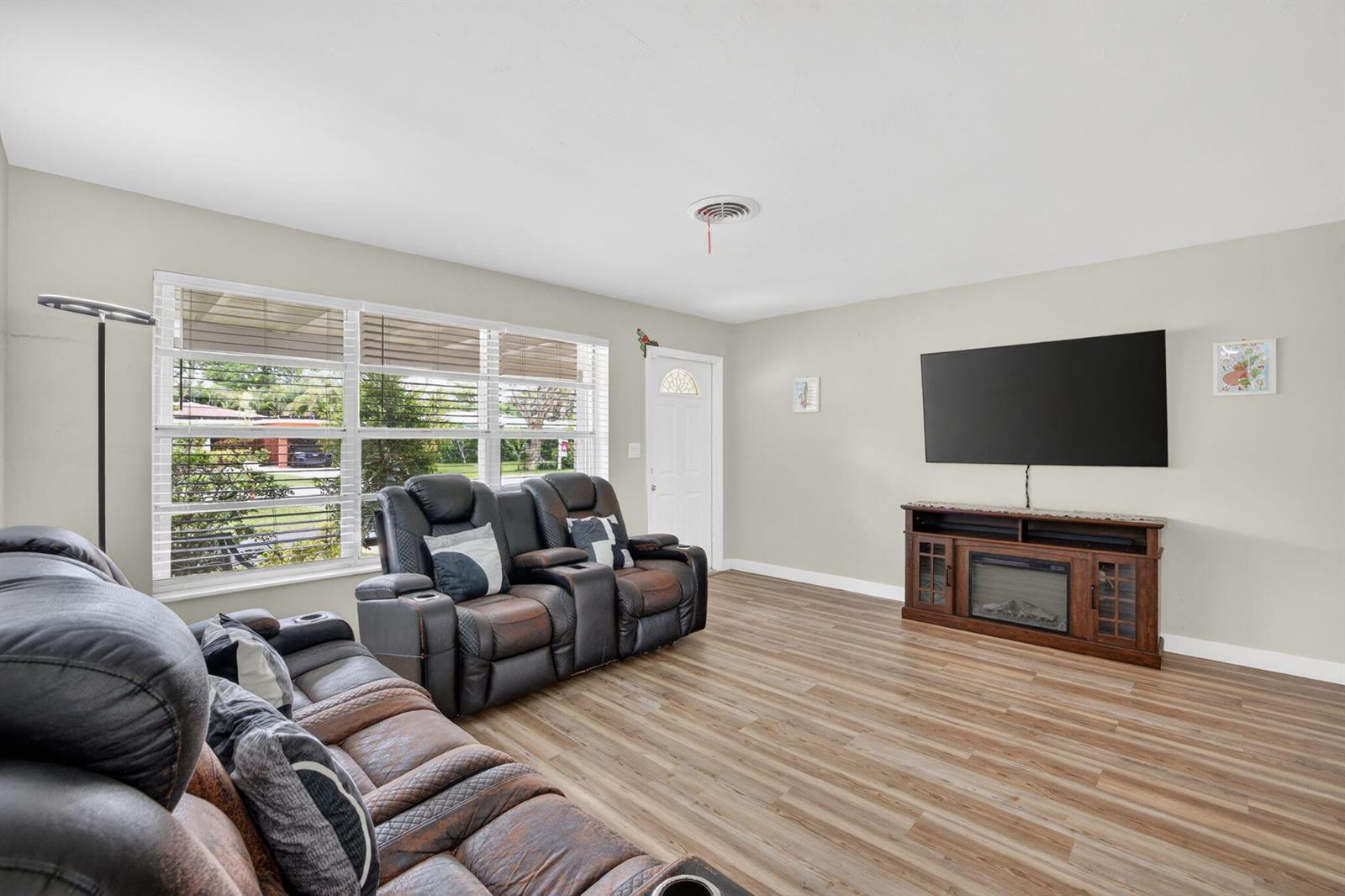 633 NW 30th Street, Wilton Manors FL 33311 photo 4