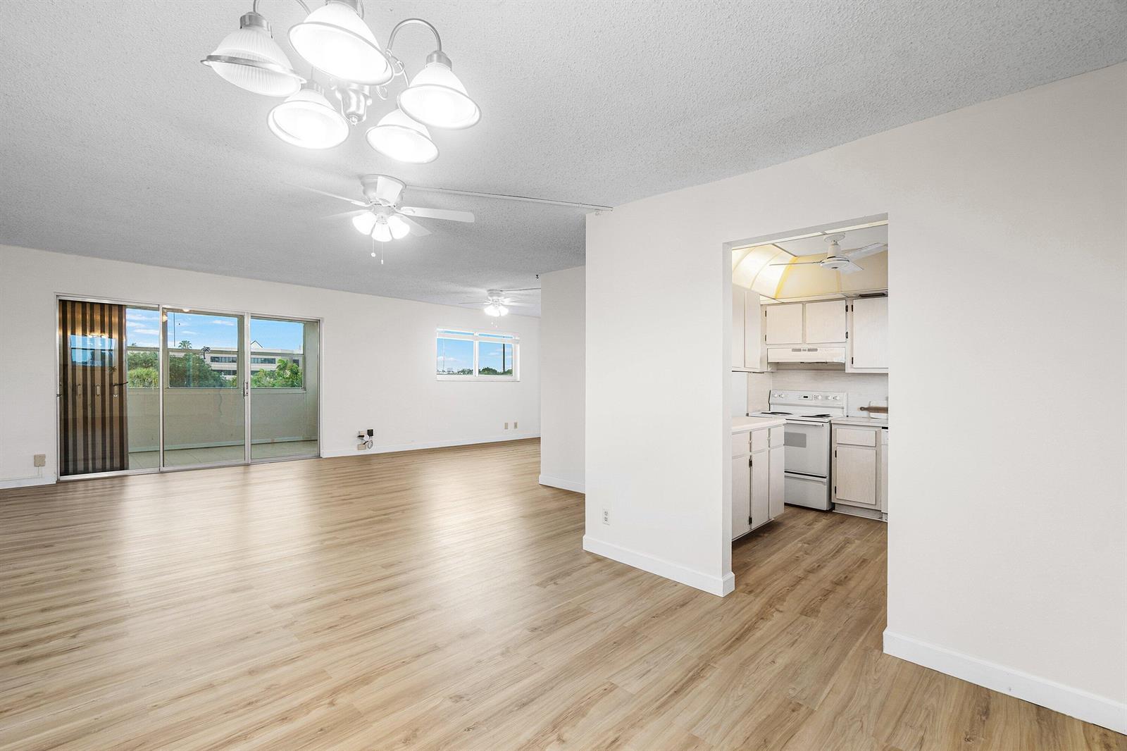 725 Lori Drive # 412, Palm Springs FL 33461