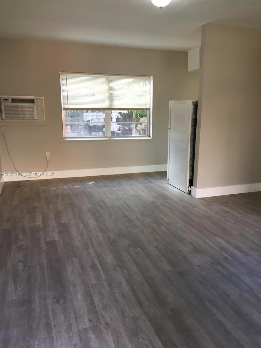 520 SW 4th St # 5, Miami FL 33130 photo 2