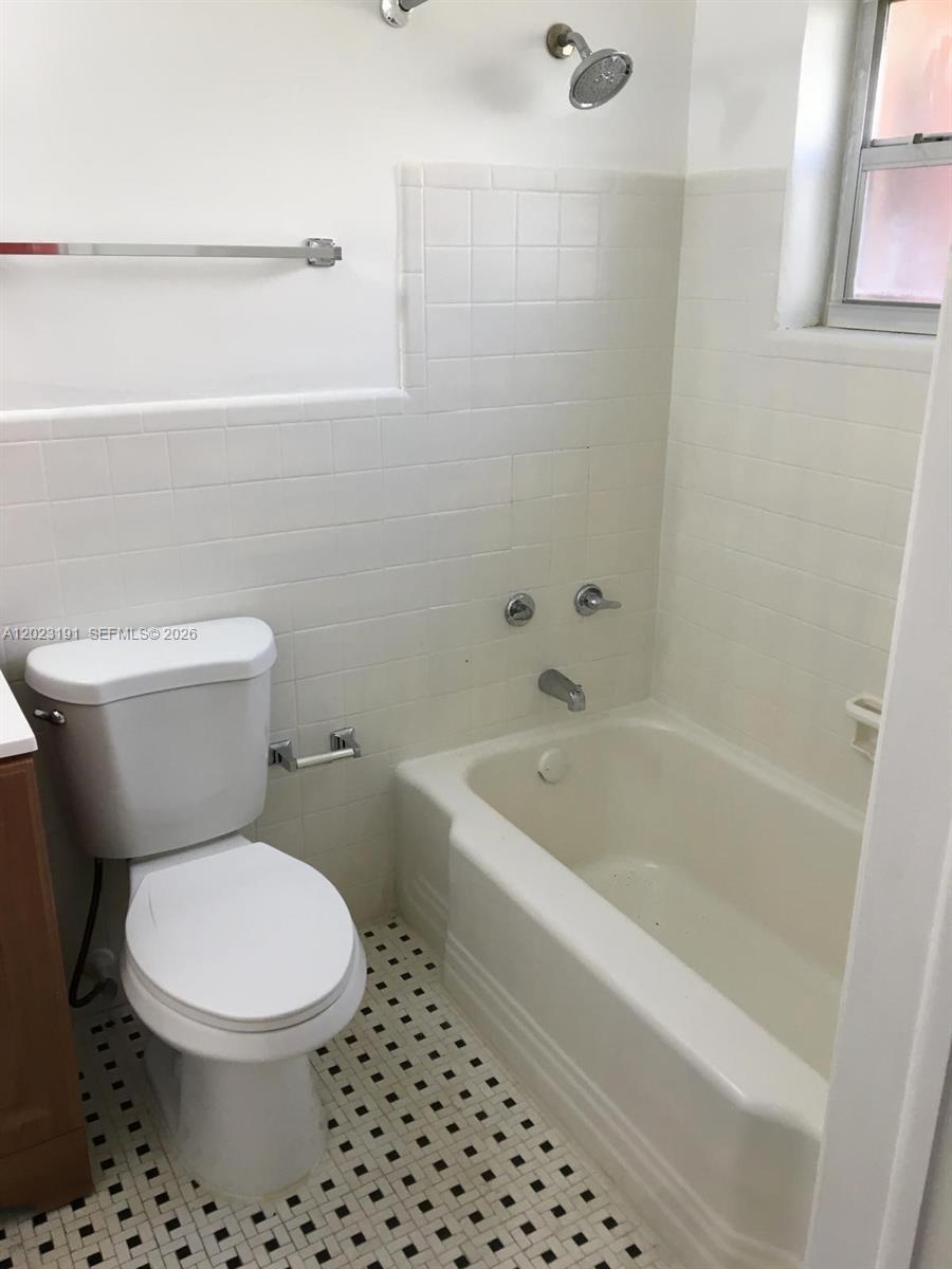 520 SW 4th St # 5, Miami FL 33130 photo 4