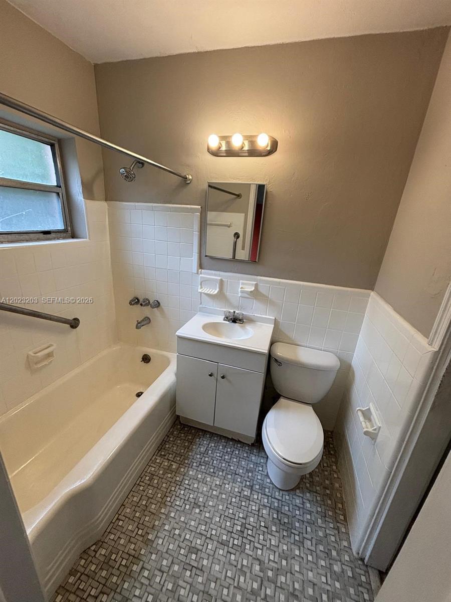520 SW 4th St # 11, Miami FL 33130 photo 4