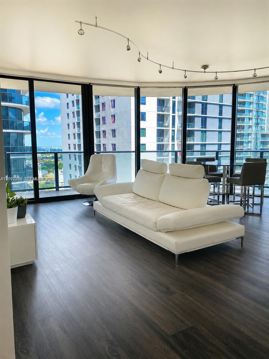 45 SW 9th St # 2908, Miami FL 33130 photo 4
