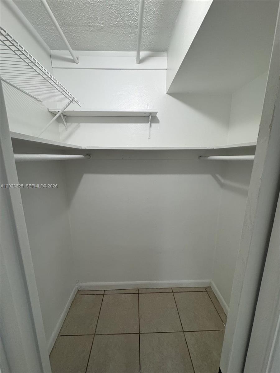 1643 NE Miami Gardens Dr # 121, Miami FL 33179 photo 2