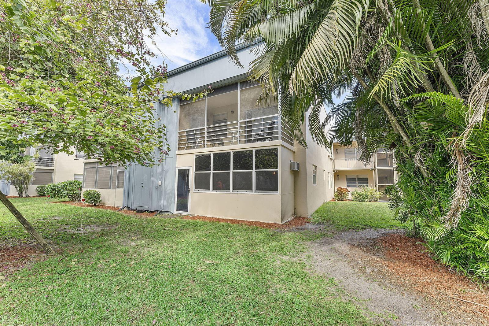 877 Flanders S, Delray Beach FL 33484