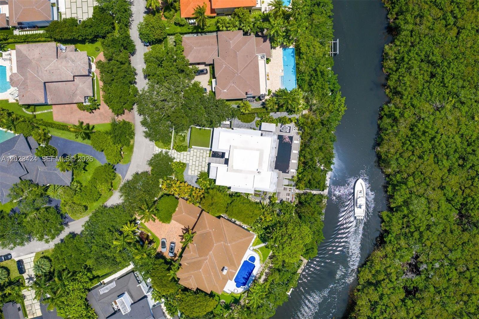 132 Paloma Dr, Coral Gables FL 33143 photo 2
