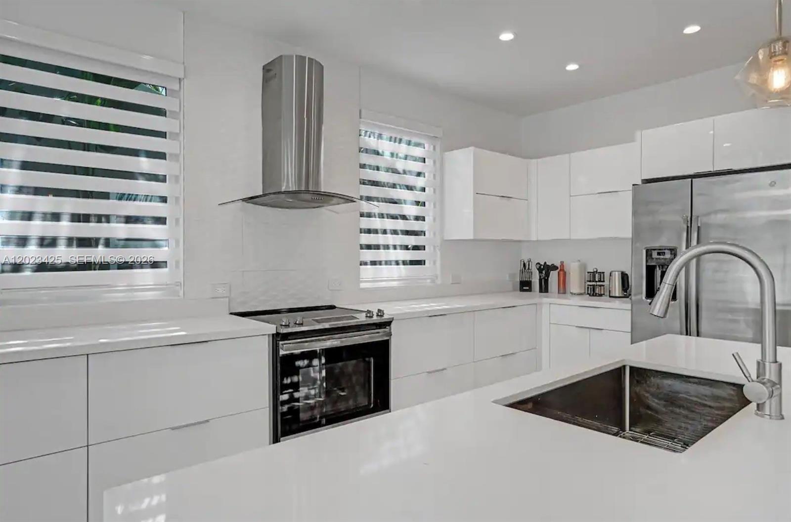 1547 Jackson St, Hollywood FL 33020 photo 3