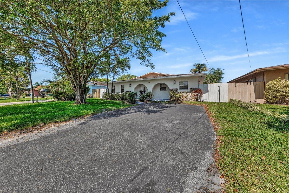 4641 SW 43rd Avenue, Dania Beach FL 33314 photo 3