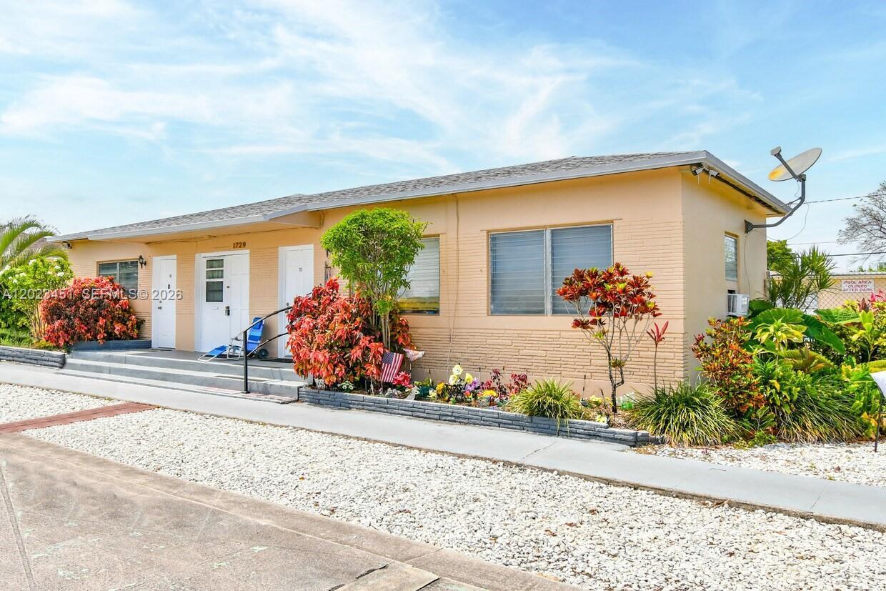 1741-1743 Moffett St, Hollywood FL 33020