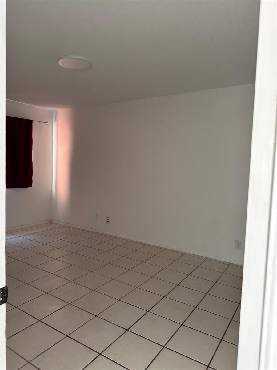 13707 Kendale Lakes Circle, Miami FL 33183 photo 2