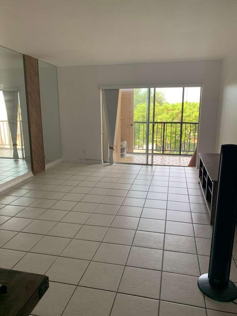 13707 Kendale Lakes Circle, Miami FL 33183 photo 4