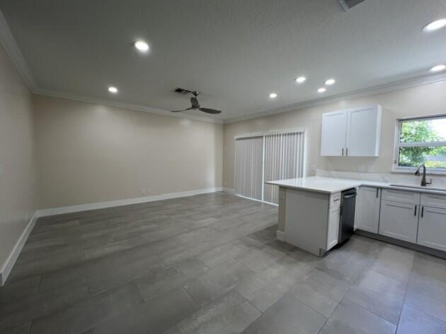 239 Leland Lane, FL 33463 photo 4