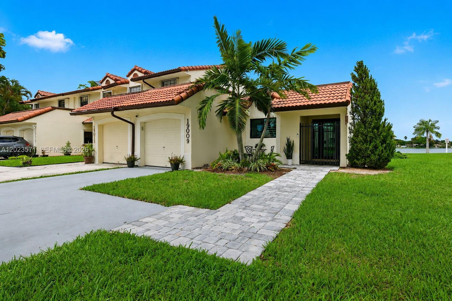 19009 NW 64th Ct, Hialeah FL 33015 photo 4