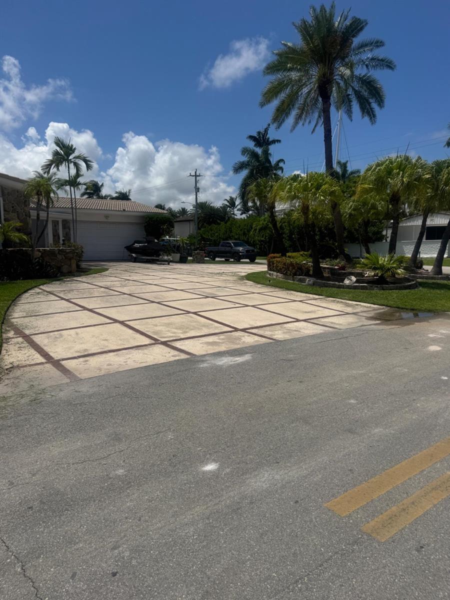 600 Hibiscus Drive, Hallandale Beach FL 33009