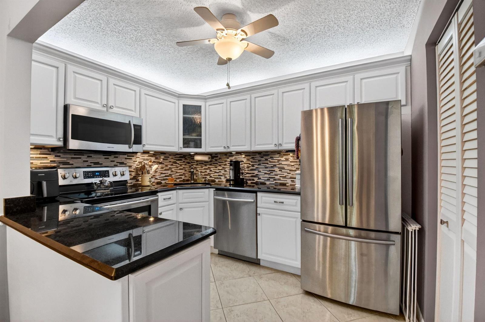 207 Pine Hov Circle # D2, FL 33463 photo 4