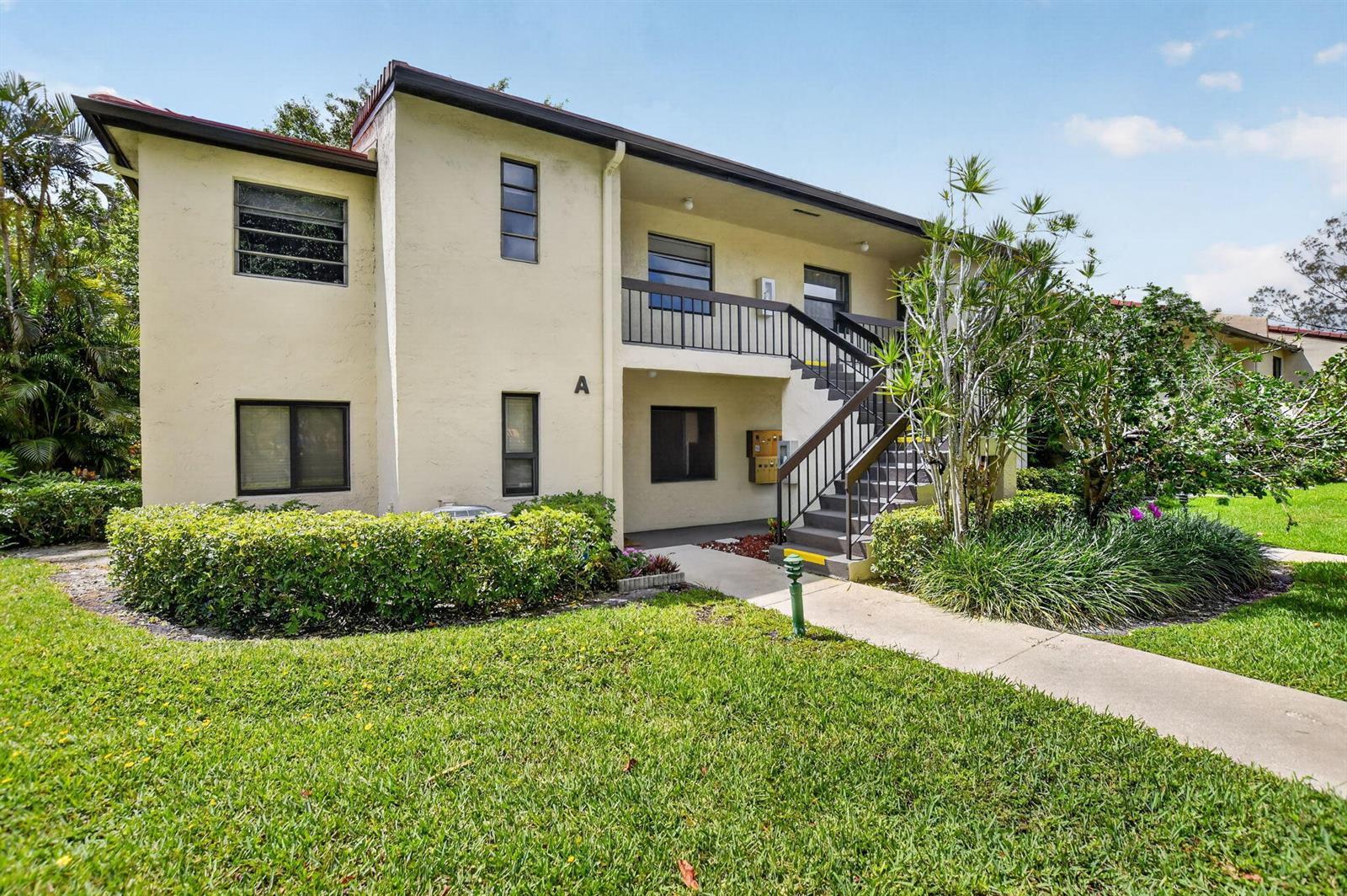 8310 Casa Del Lago # D, Boca Raton FL 33433 photo 2