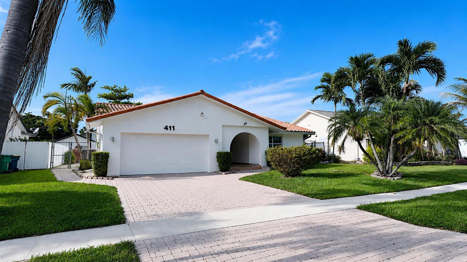 411 SE 4th Street, Dania Beach FL 33004 photo 2
