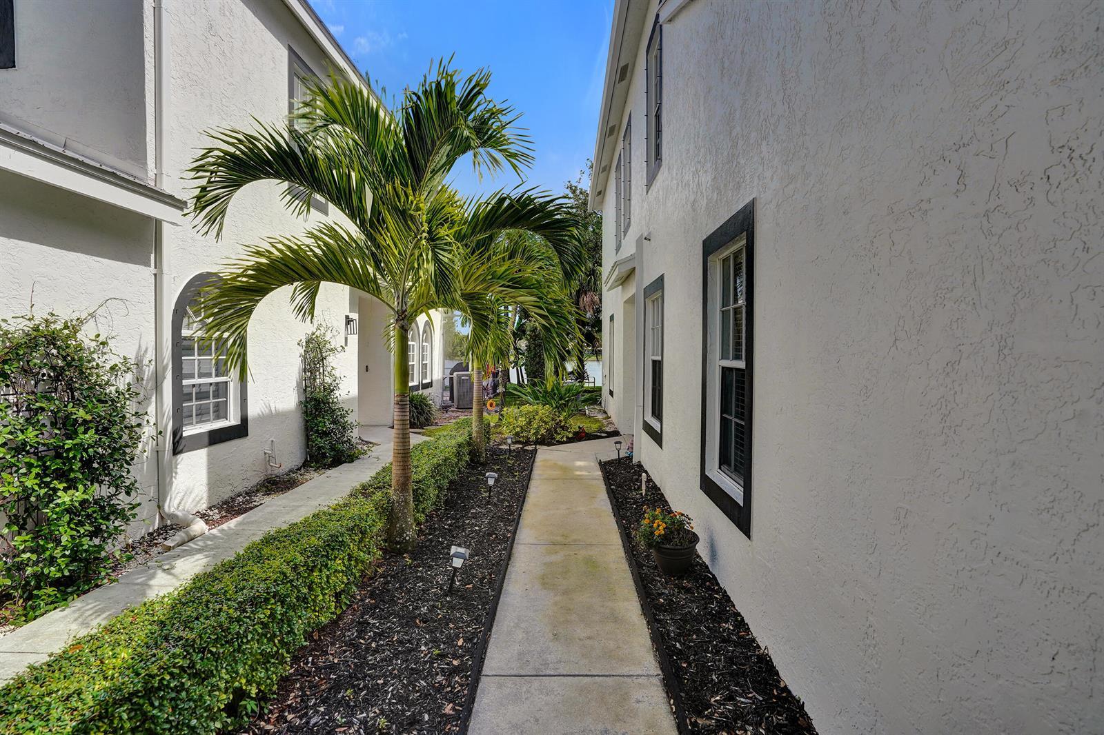 10694 Pelican Drive, Wellington FL 33414 photo 2