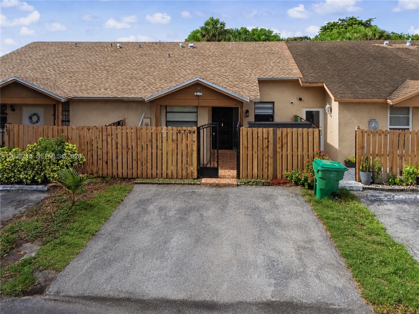 6704 NW 192nd Ter, Hialeah FL 33015
