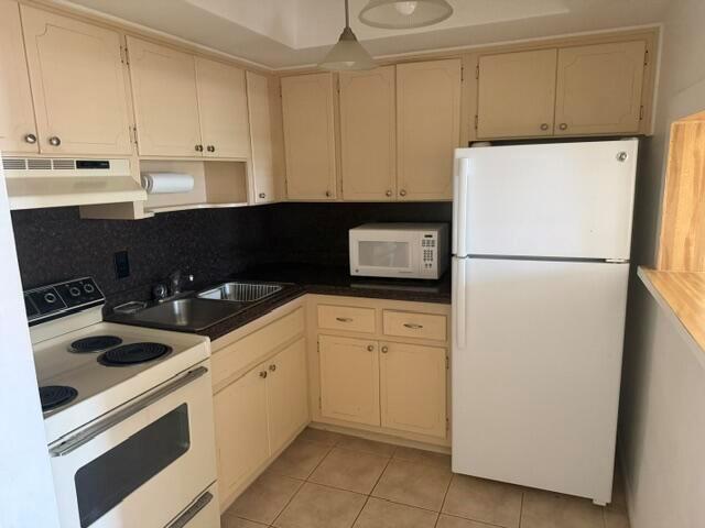 660 Glouchester Street # 206, Boca Raton FL 33487 photo 2