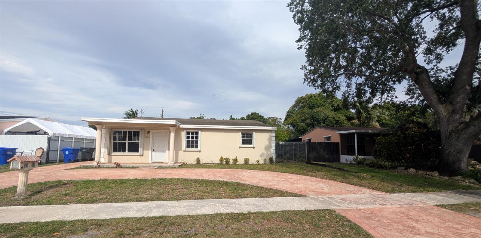 541 N 68th Way, Hollywood FL 33024 photo 2