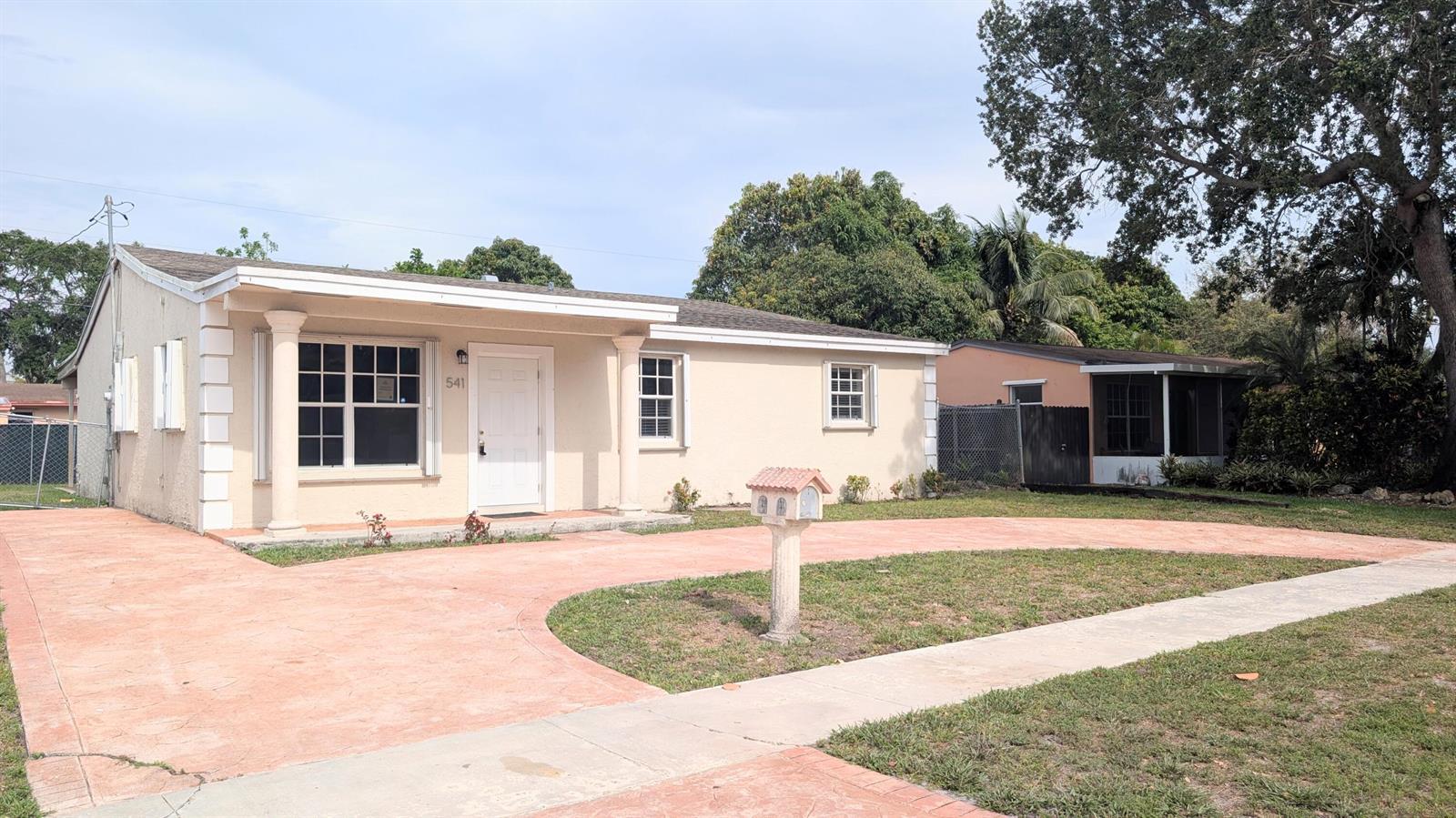 541 N 68th Way, Hollywood FL 33024