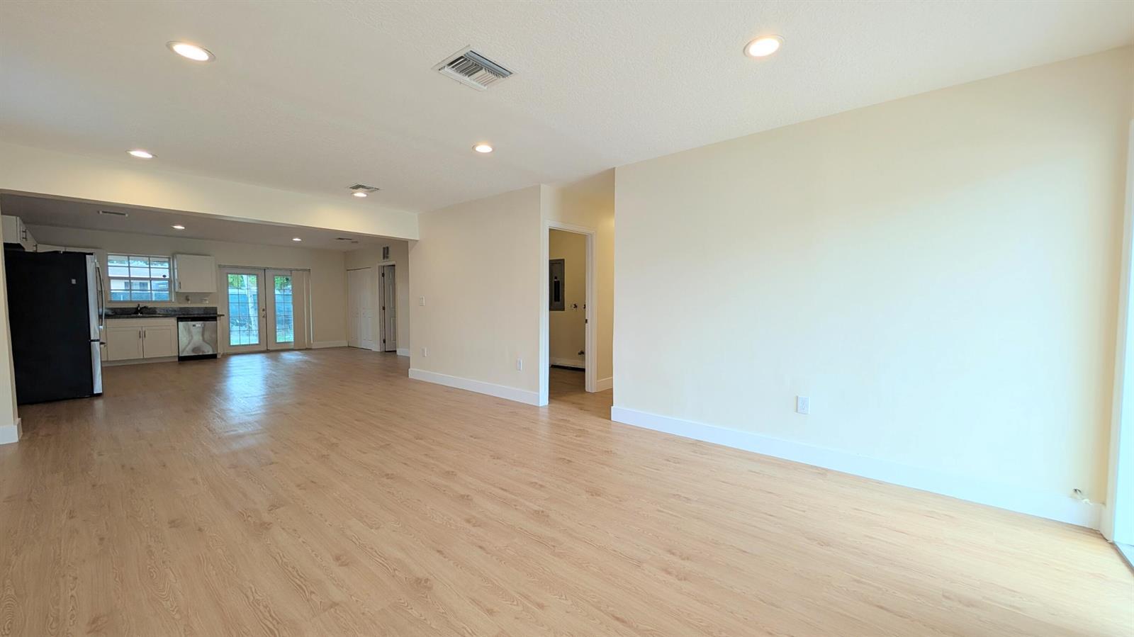 541 N 68th Way, Hollywood FL 33024 photo 4