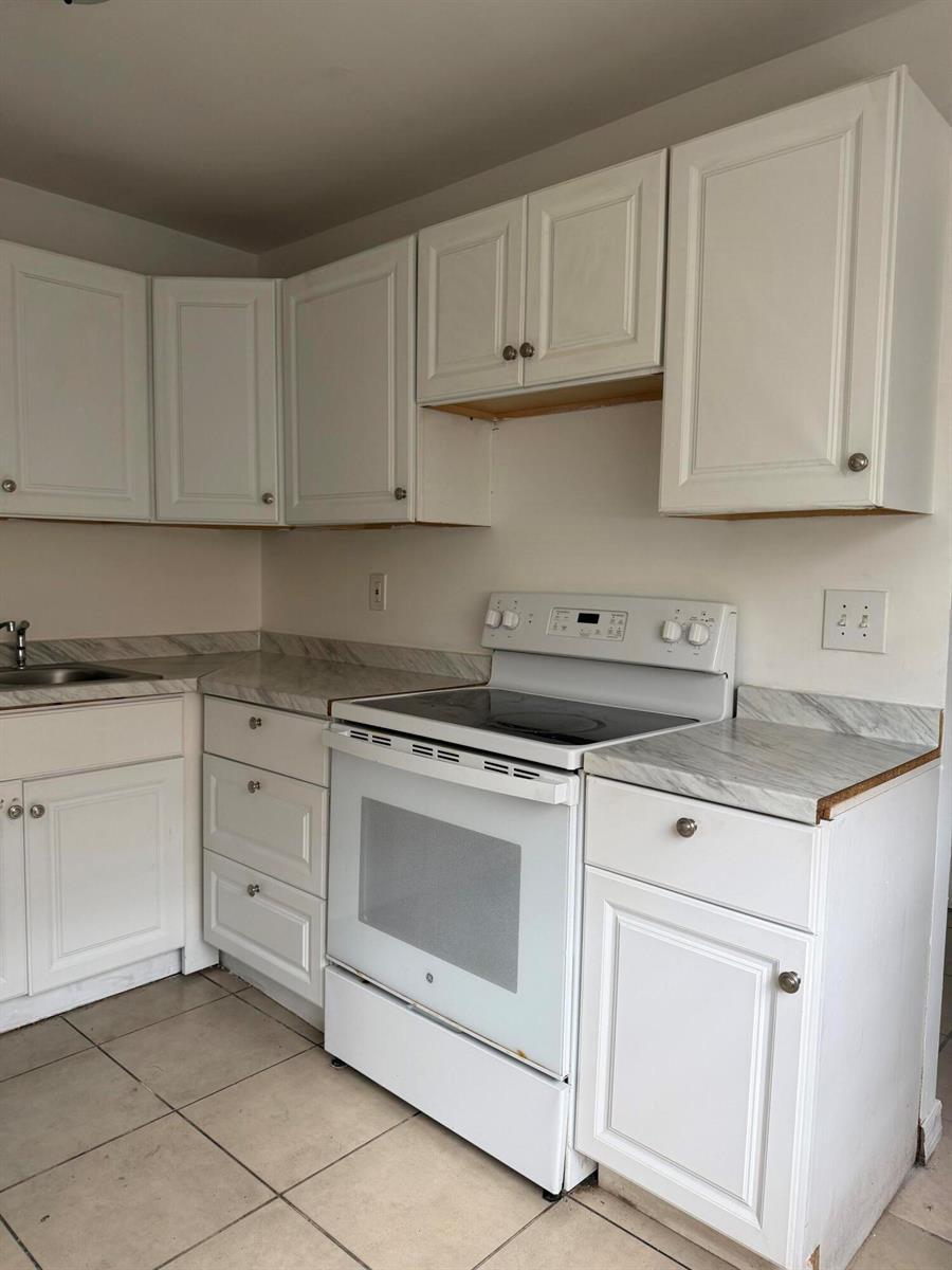906 SE Tarpon Avenue # B, Stuart FL 34994 photo 2