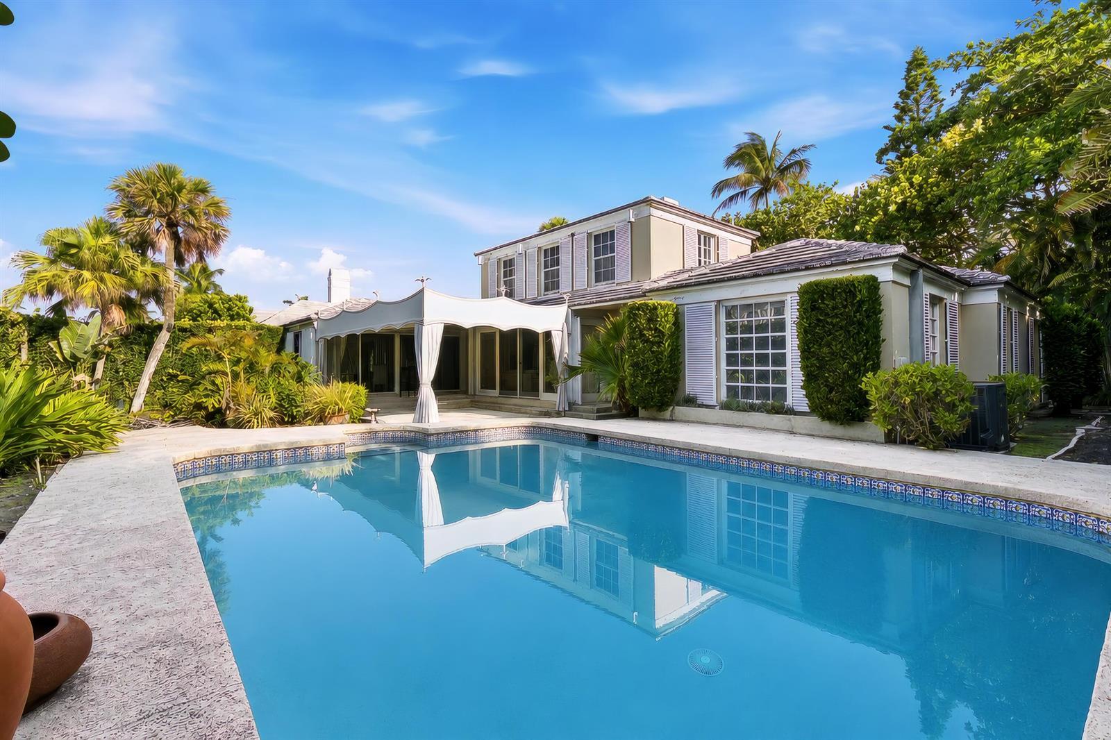 109 Via Vizcaya, Palm Beach FL 33480 photo 2