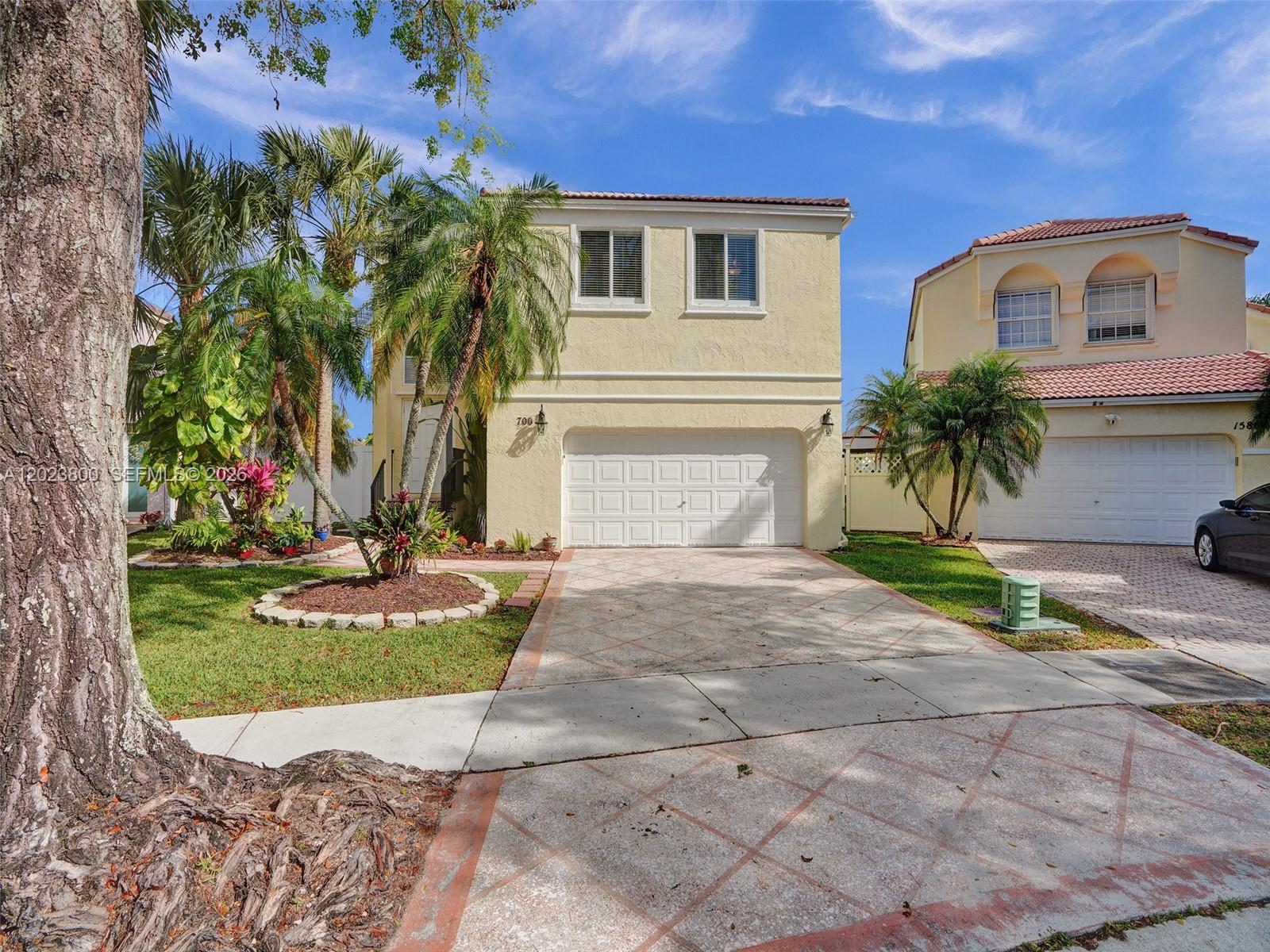 700 NW 158th Ln, Pembroke Pines FL 33028 photo 2