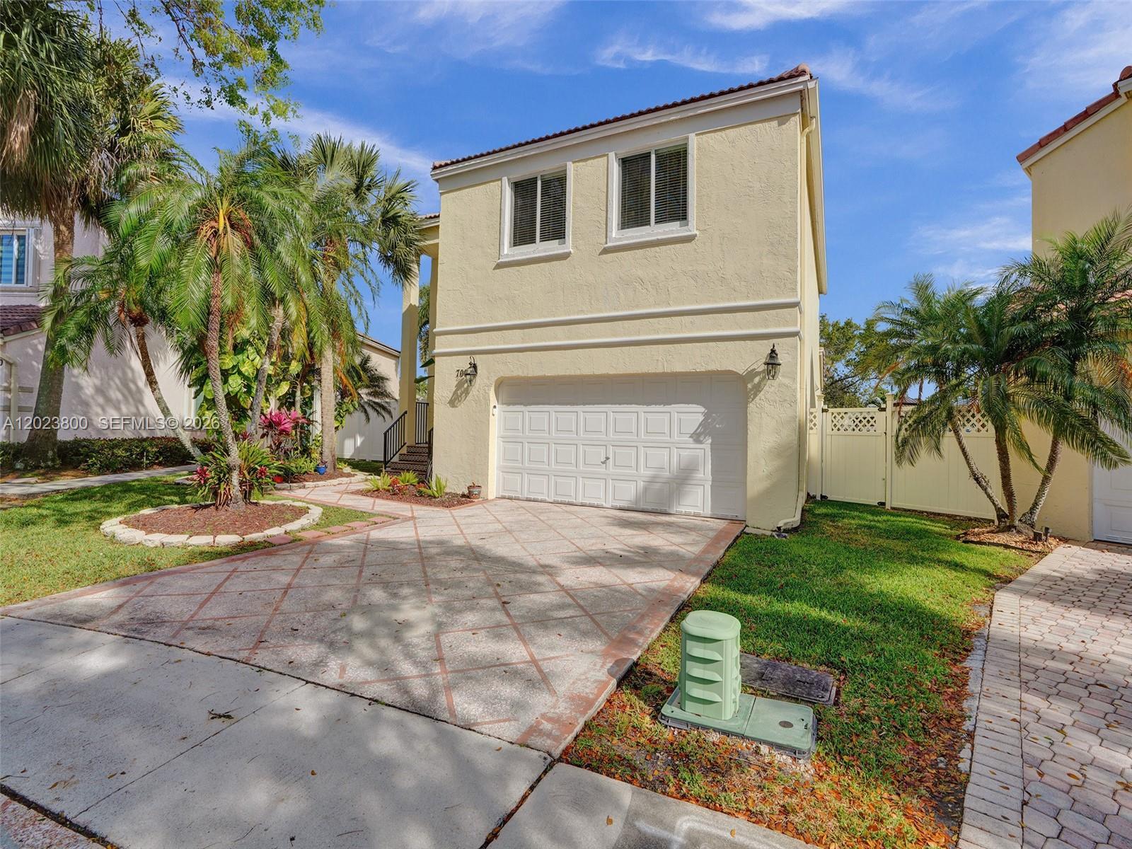 700 NW 158th Ln, Pembroke Pines FL 33028 photo 3