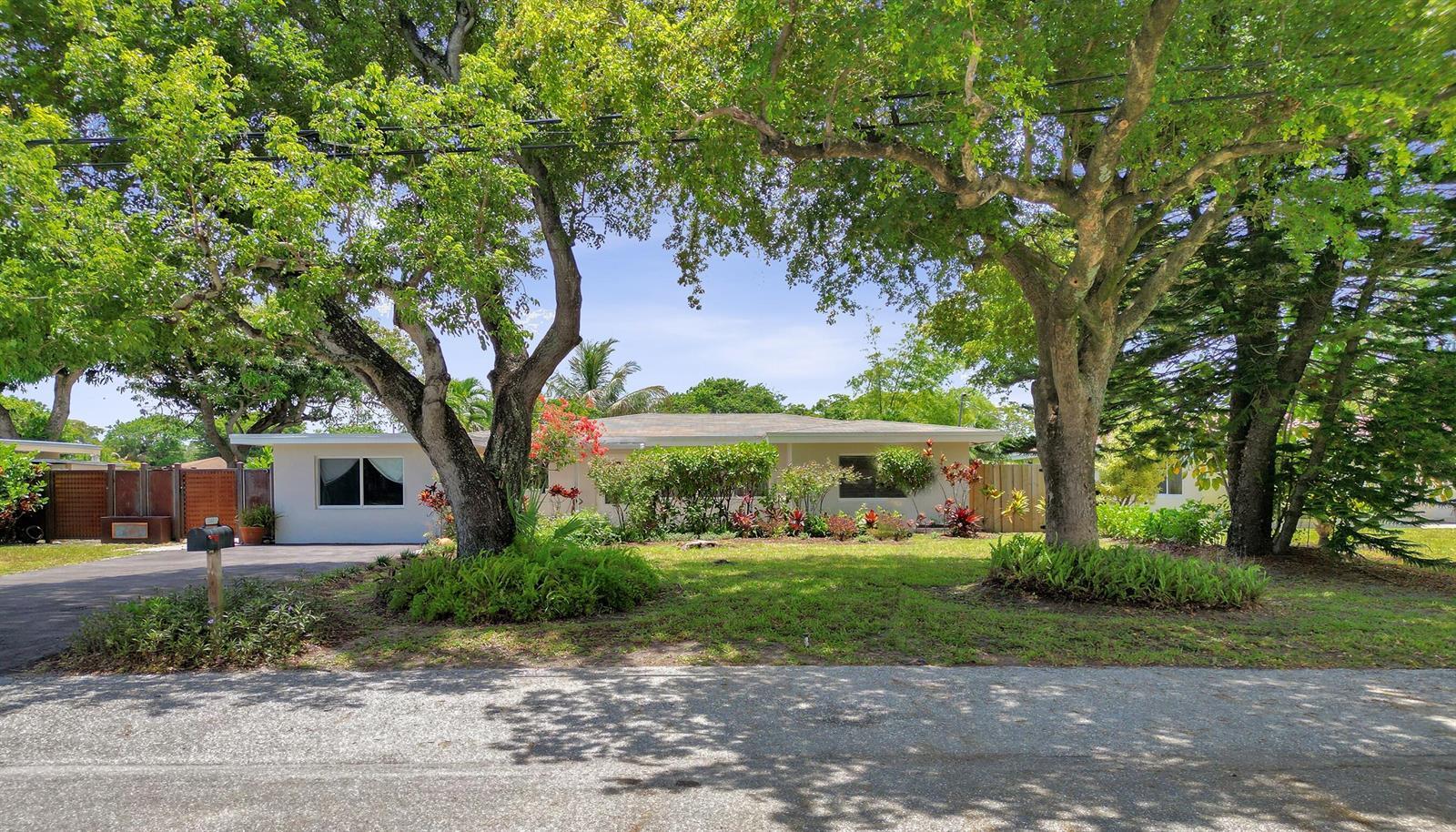 3560 Lloyd Drive, Oakland Park FL 33309 photo 2