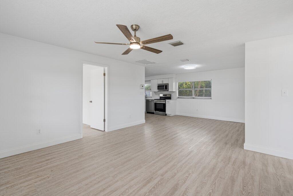 311 Essex Drive, Fort Pierce FL 34946 photo 5
