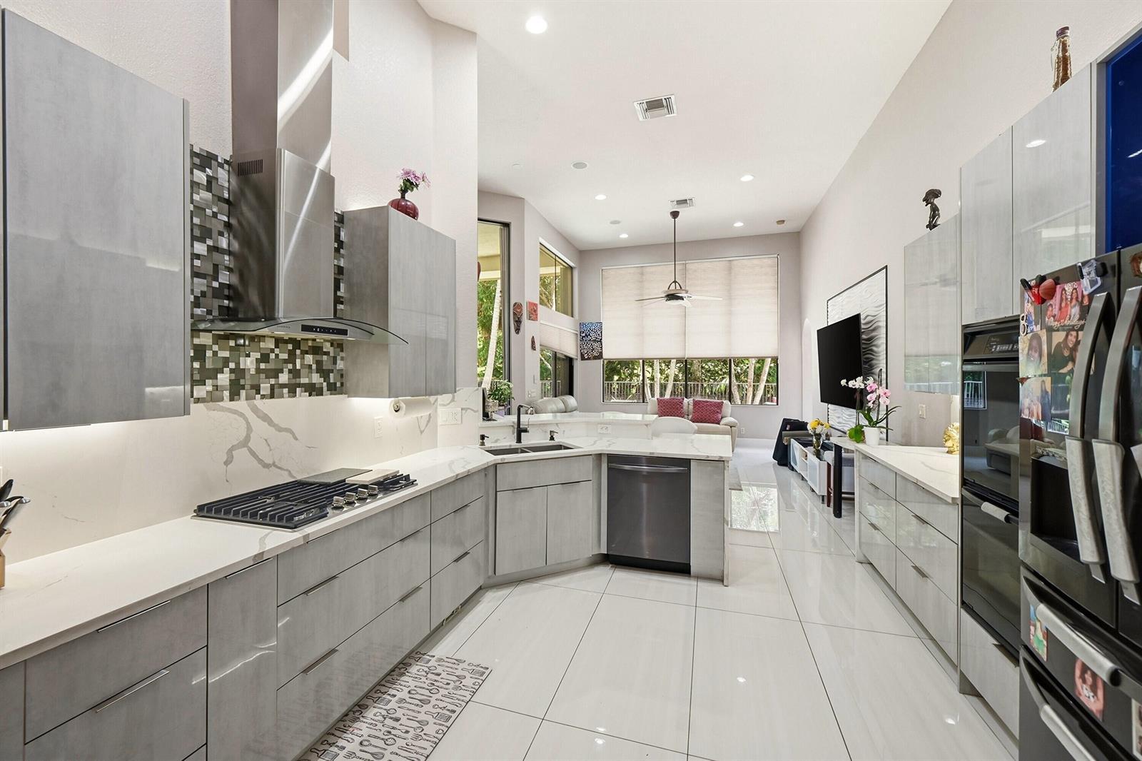 10340 Trianon Place, Wellington FL 33449 photo 2