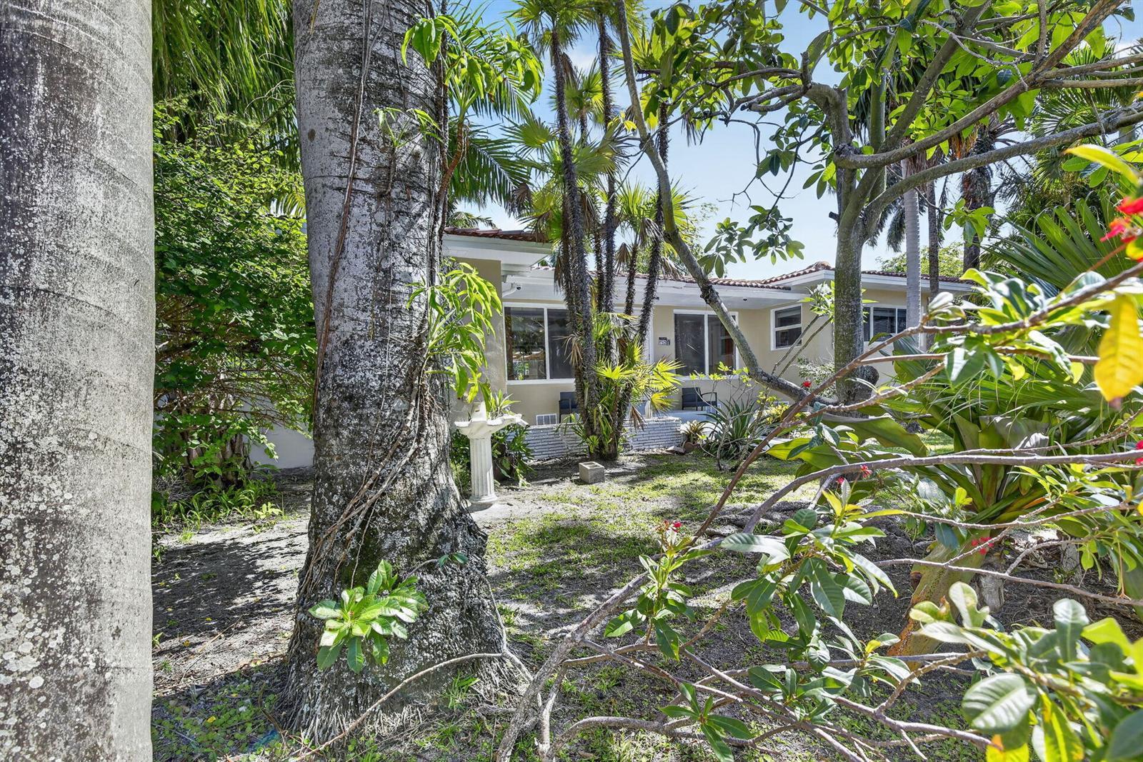 742 Hollywood Boulevard, Hollywood FL 33019 photo 2