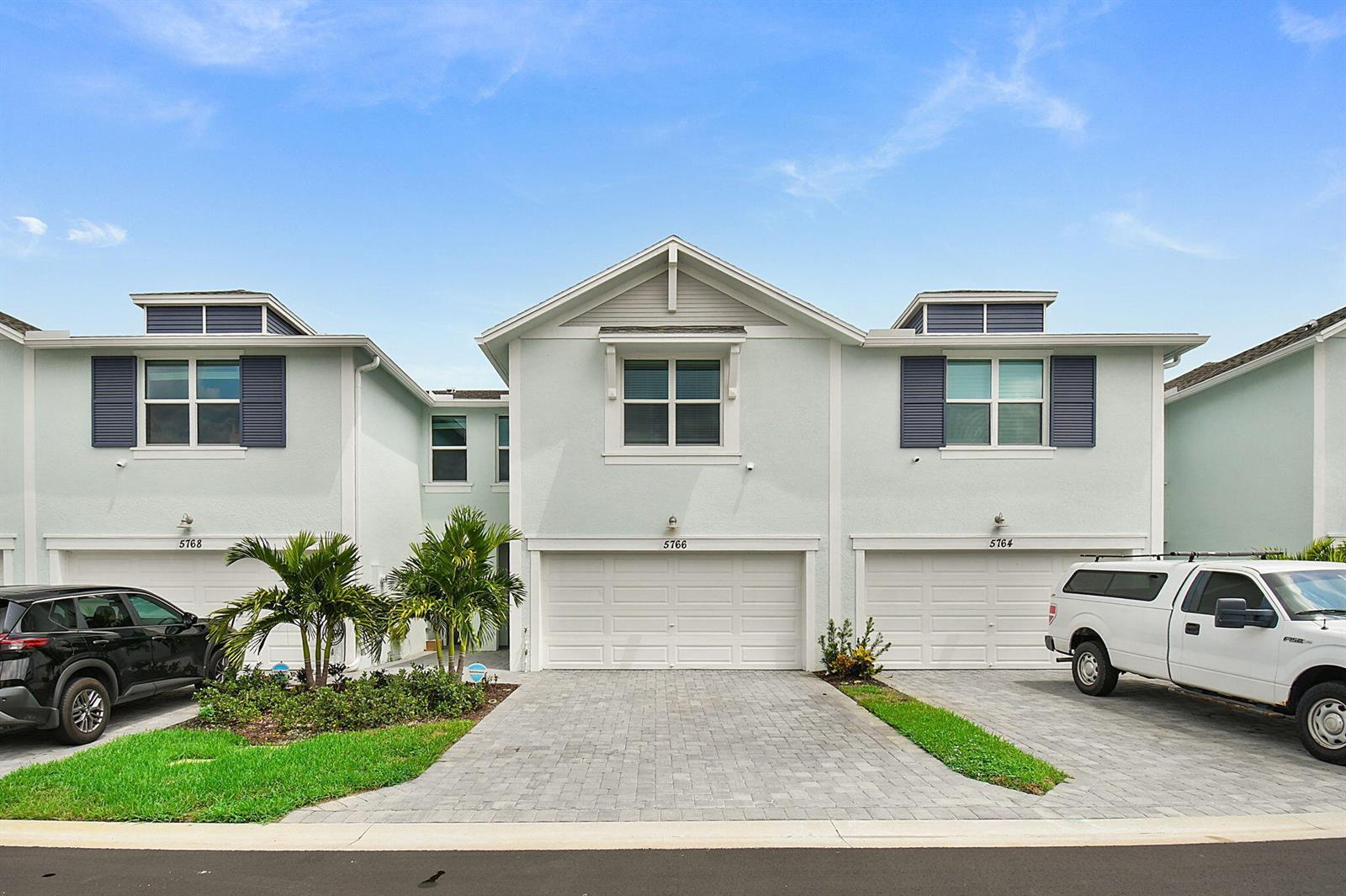 5766 SE Edgewater Circle, Stuart FL 34997 photo 2