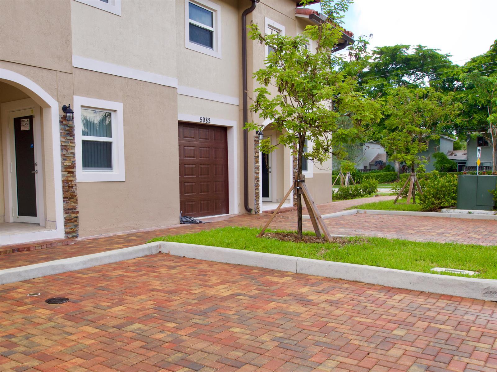 5982 NW 94th Avenue, Tamarac FL 33321
