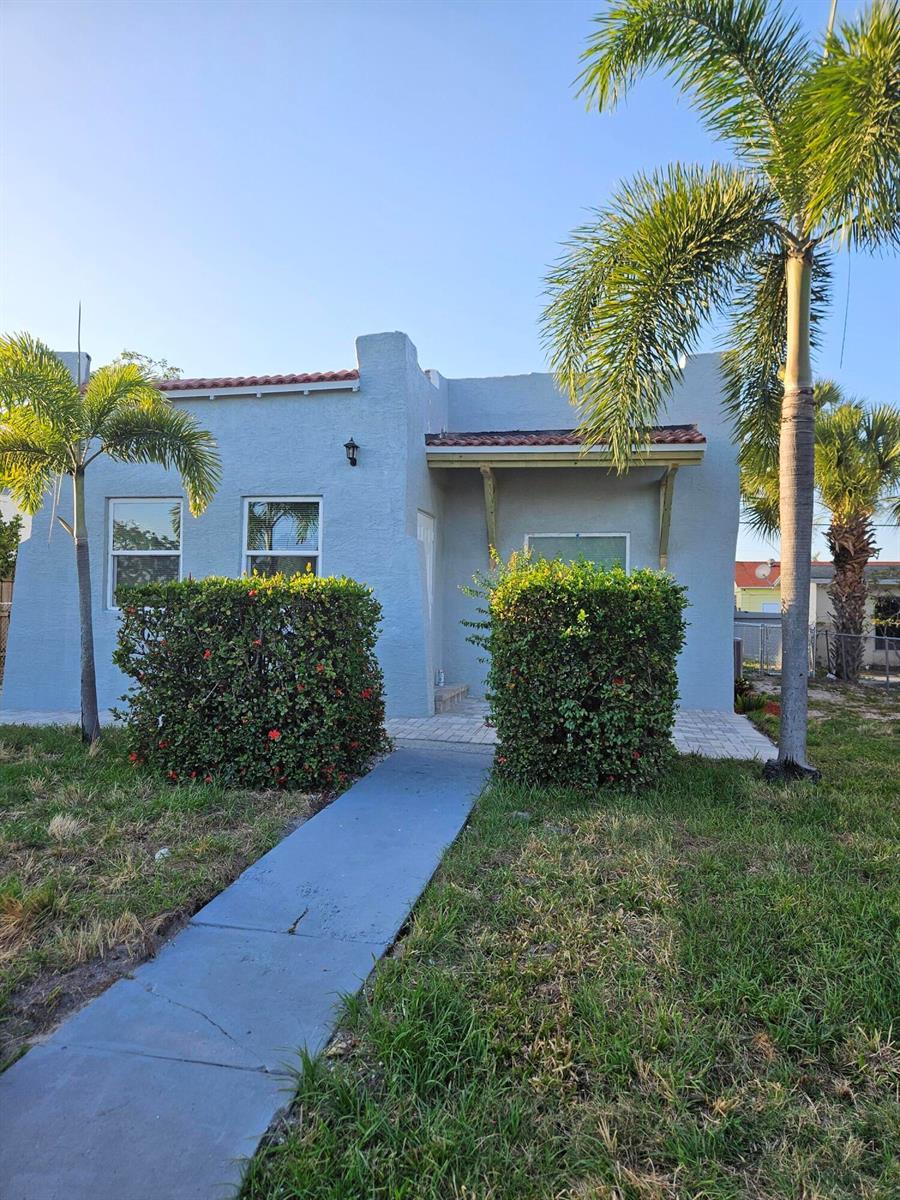717 Selkirk Street, West Palm Beach FL 33405 photo 2
