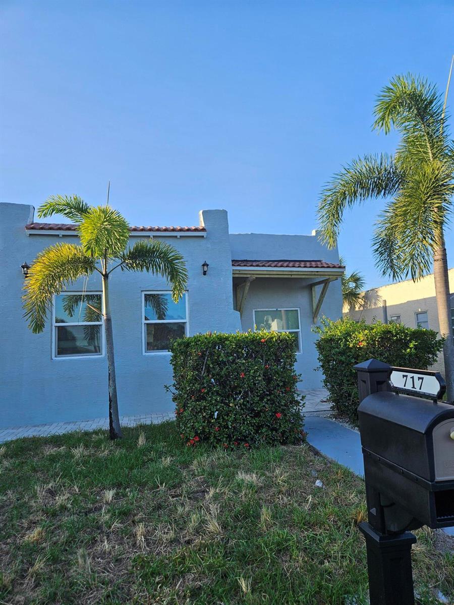 717 Selkirk Street, West Palm Beach FL 33405 photo 3
