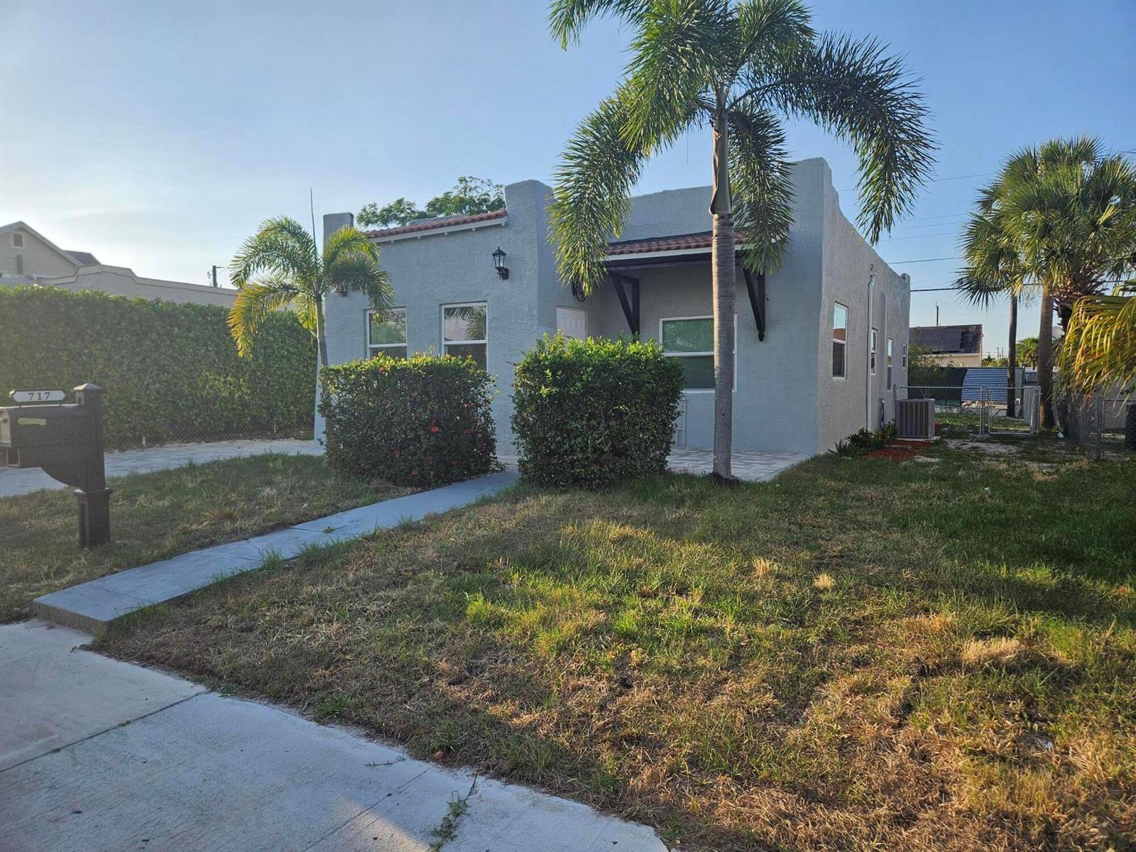717 Selkirk Street, West Palm Beach FL 33405