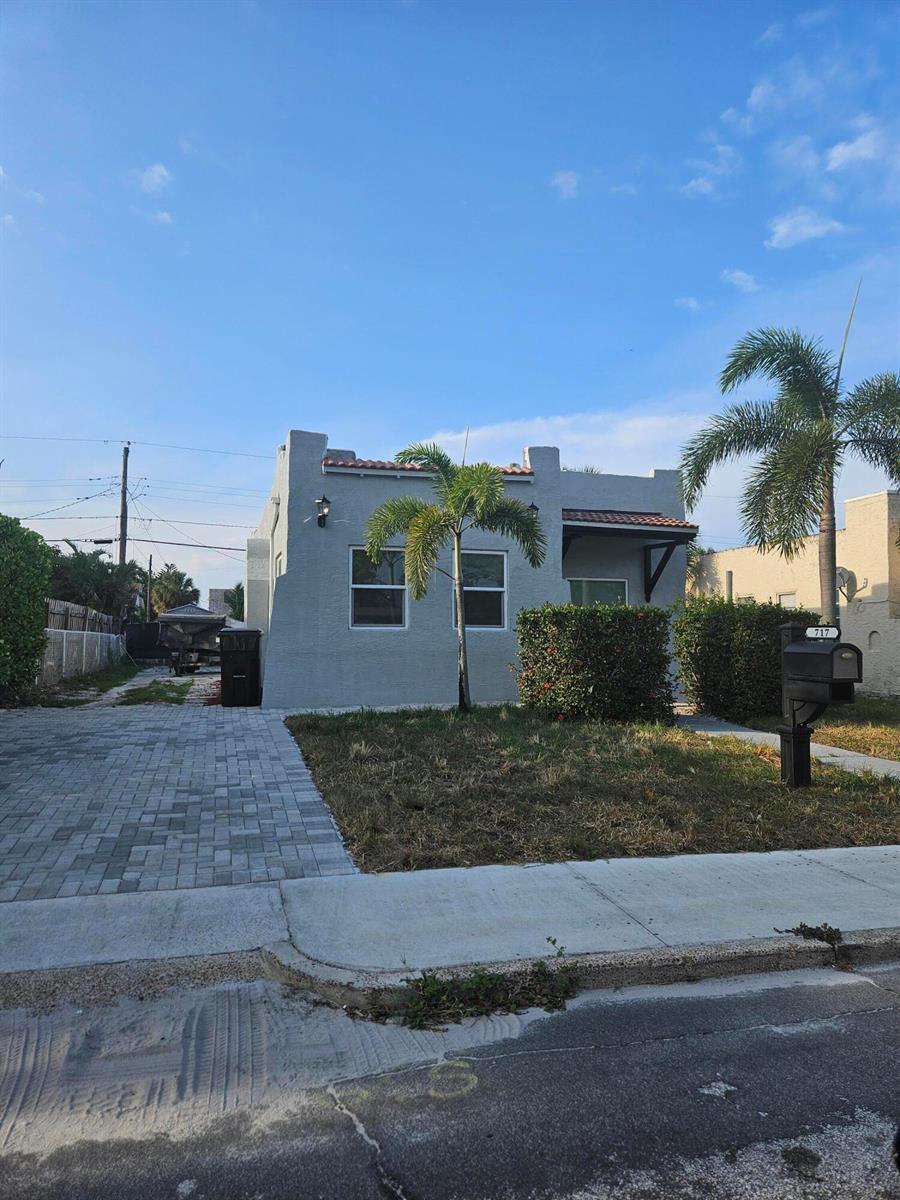 717 Selkirk Street, West Palm Beach FL 33405 photo 4