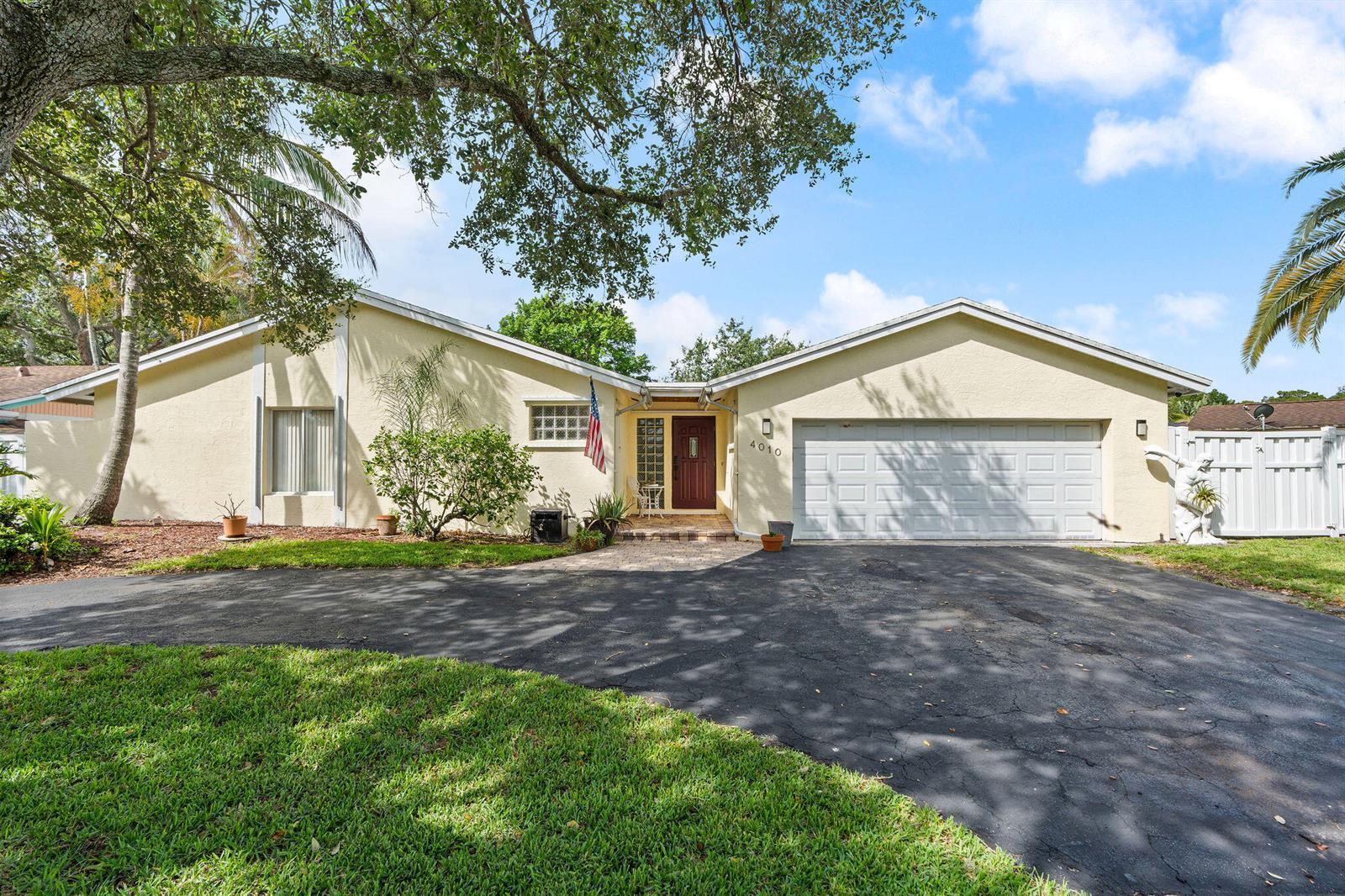 4010 W Sailboat Drive, Cooper City FL 33026 photo 2