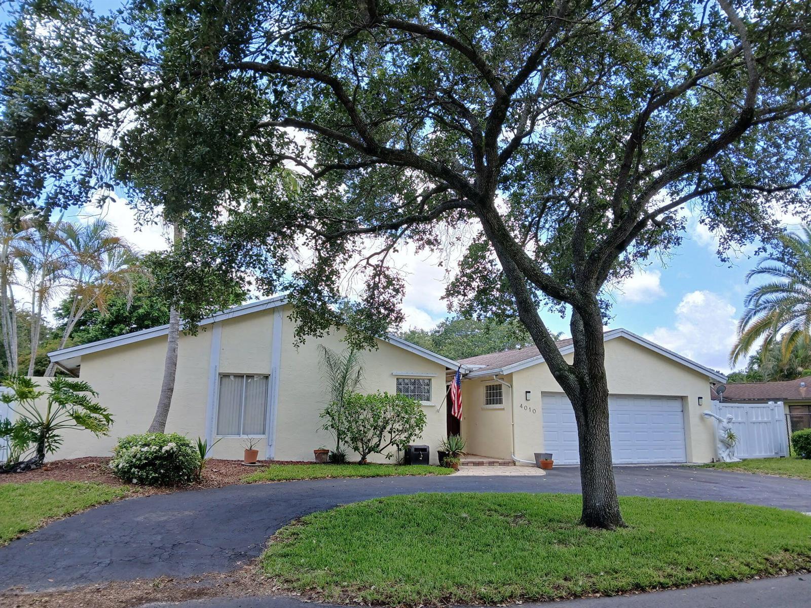 4010 W Sailboat Drive, Cooper City FL 33026